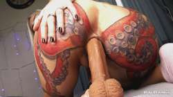 165187381463-pornofoto-xyz-p-porno-porno-aktrisa-s-tatuirovkoi-osminoga-69.jpg