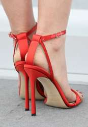 Natalie-Portman-Feet-7226453.jpg