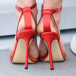 Natalie-Portman-Feet-7226458.jpg