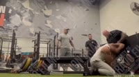 BLACK NEWS 🇧🇫 🇿🇦 🇲🇱 🇳🇪 - Wes Watson bea$$ting a man at the gym he much go to prison [1936288312051834880].mp4