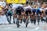 Tadej-Pogacar-Van-der-Poel-sprint-Tour-de-France-2025-stage-2.jpg
