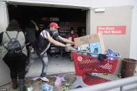 28911966-8363407-Bystandersfilmedthelootersasdisorderbeganinthestreetso-a-431590654431473.jpg