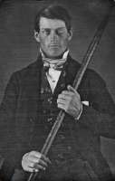 800px-PhineasGageCasedDaguerreotypeWilgusPhoto2008-12-19.png