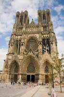 FacadedelaCathédraledeReims-Parvis.jpg