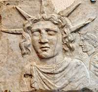 1280px-SteleSolInvictusTerme.jpg