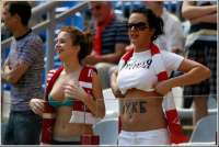 1243834260fans01.jpg