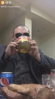 китаец бухает.mp4