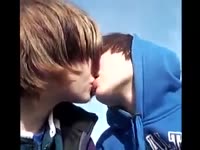 14619693918800.webm