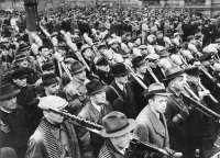 BundesarchivBild146-1971-033-15,VorbeimarschdesVolkssturmsanGoebbels,Berlin.jpg