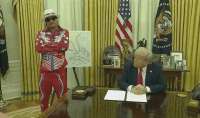 kid-rock-at-the-white-house-today-v0-4g7cs8h634se1.webp