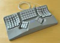 MaltronDualHandkeyboardwithMaltKeydistribution.jpg