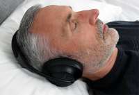 man-sleeping-with-bose-noise-cancelling-headphones-700.jpg
