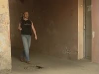 Гоблин с винтовкой охотиться на крыс.mp4