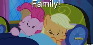 pinkie+pieapplejackscreencapbedsleepingpinkie+apple+piedo+princesses+dream+of+magic+sheepspoiler-colon-s05e13family[2].png