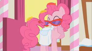 20130126024649!PinkiePieGiggleS1E701].png