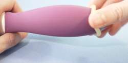 lelo-hex-condoms-apply.gif