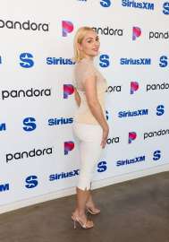 annasophia-robb-visits-siriusxm-studios-04.10.2025-0.jpg