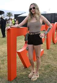 cara-delevingne-at-8th-annual-revolve-festival-in-palm-springs-04-12-2025-4.jpg