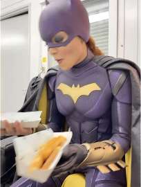 Leslie-Grace-Batgirl-010223-ddd28505a5654087b47d3d9532554ded.jpg