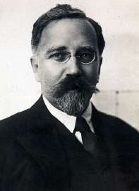 LevKamenev1920s(cropped)(b).jpg