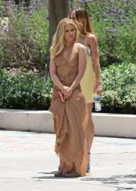 kate-mara-on-the-set-of-imperfect-women-in-pasadena-05-14-2025-3.jpg