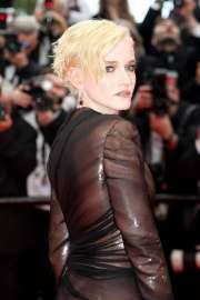 julia-garner-rocks-gucci-at-cannes-2025-6.jpg.ea670f09ac1ed830f29fca0b3a3a9762.jpg