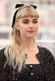 imogen-poots-chronology-water-photocall-cannes-may-16-6.jpg