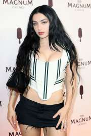 charli-xcx-at-magnum-party-red-carpet-at-78th-annual-cannes-film-festival-05-15-2025-5.jpg