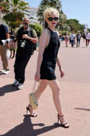 julia-garner-in-gucci-at-cannes-2025-4.jpg