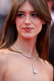 daisy-edgar-jones-channels-old-money-glam-at-cannes-2025-in-gucci-9.jpg