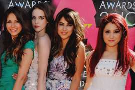 victoria-justice-we-all-sing-Elizabeth-Gillies-Daniella-Monet-Ariana-Grande-051725-62c8645b4211432ea1ac855c06e9e5d1.webp