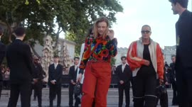 NEW- Chloë Grace Moretz and Kate Harrison arriving at the Louis Vuitton Cruise 2026.mp4