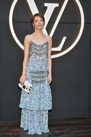 emma-stone-louis-vuitton-cruise-2026-look-avignon-1.jpg