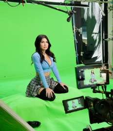 megan-fox-overcompensating-bts.jpg
