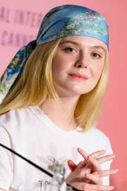 elle-fanning-at-sentimental-value-press-conference-at-78th-cannes-film-festival-05-22-2025-2.jpg
