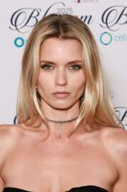 abbey-lee-at-13th-annual-blossom-ball-in-new-york-city-05-15-2025-5.jpg