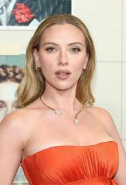scarlett-johansson-jojo-rabbit-press-conference-in-beverly-hills-28.jpg
