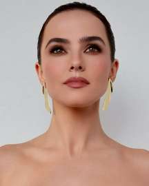 zoey-x-cannes-film-festival-2025-glammed-by-hung-vanngo-ig-v0-eclx667q0e2f1.jpg