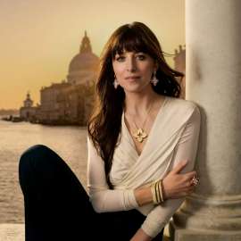 dakota-johnson-roberto-coin-ambassador-2025-3.jpg