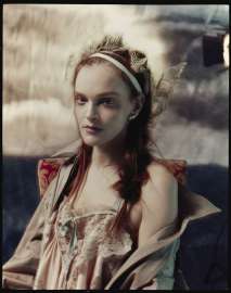 madeline-brewer-graces-contentmode-magazine-may-2025-8.jpg