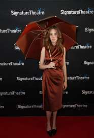 607268537maya-hawke-002.jpg.379dea578c03c8f98d08a410c1117082.jpg