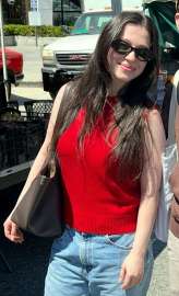 mikey-madison-spotted-in-brentwood-04202025-1.jpg.c51263d85f7a1b9137bcf24cec3e7231.jpg