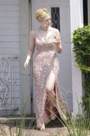 elle-fanning-on-the-set-of-margo-s-got-money-troubles-at-graceland-wedding-chapel-in-las-vegas-06-05-2025-4.jpg