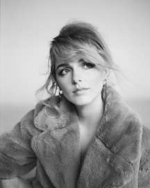mckenna-grace-photoshoot-for-foxes-magazine-april-2024-more-photos-2.jpg