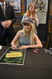 mckenna-grace-celebrates-ghostbusters-day-at-fdny-ladder-8-v0-nkva1xczxj5f1.jpg