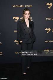 Kaitlyn-Dever-Feet-8691171.jpg