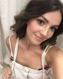 ella-hunt.jpg