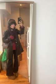 sophie thatcher  that fridge is so short.jpeg