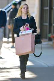 Elle-Fanning-out-in-NYC--03.jpg