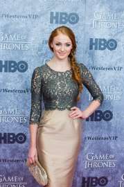 sophieturnergameofthronesseason3premiereseattle(8).jpg